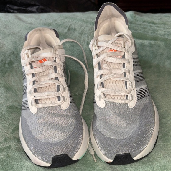 adidas Shoes - EUC Adidas White and Gray Running Shoes